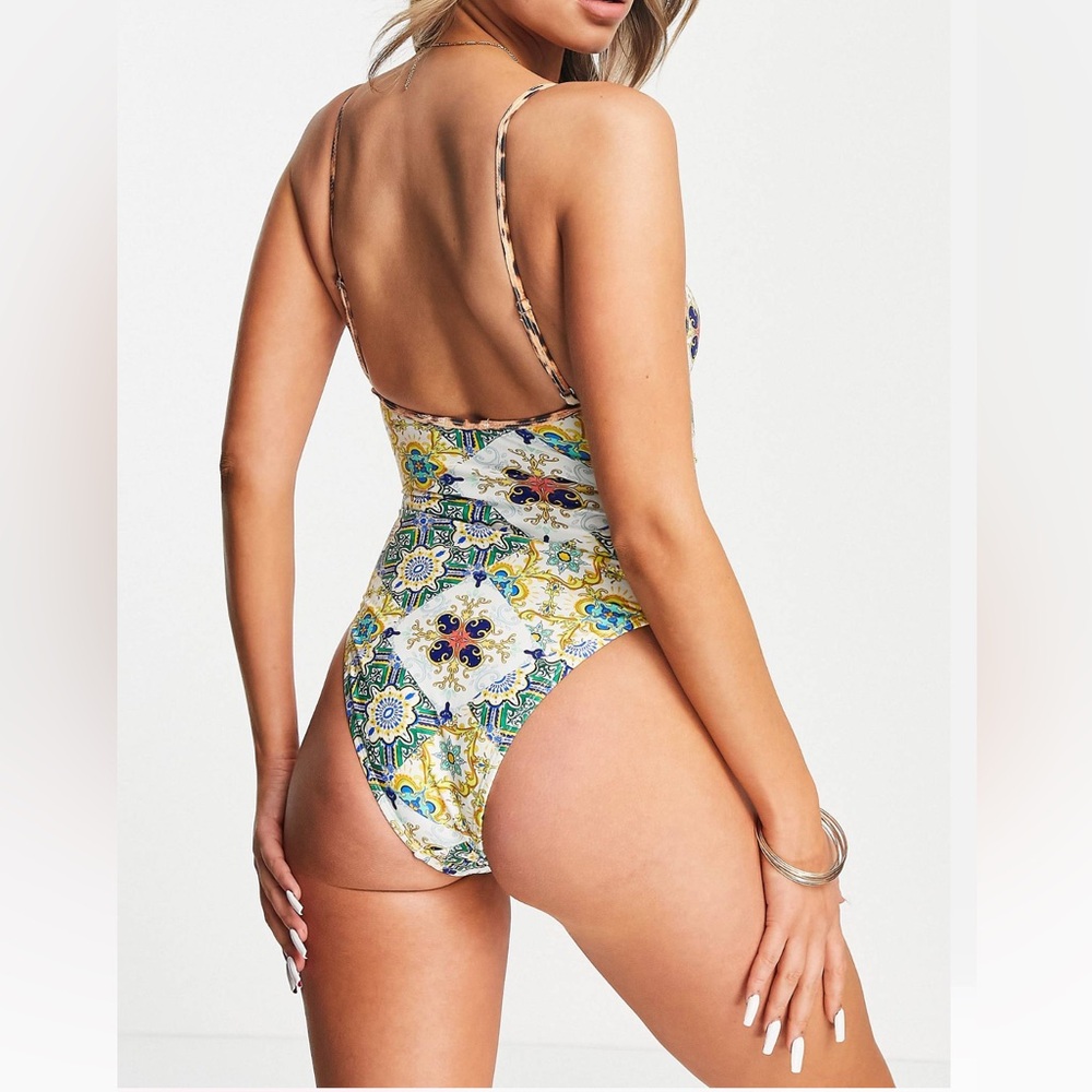 River Island cut out swimsuit 🌴 - Picture 2 of 6
